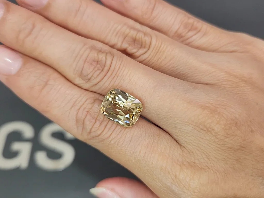 Brown zircon cushion cut 10.72 carats , Tanzania Image №2