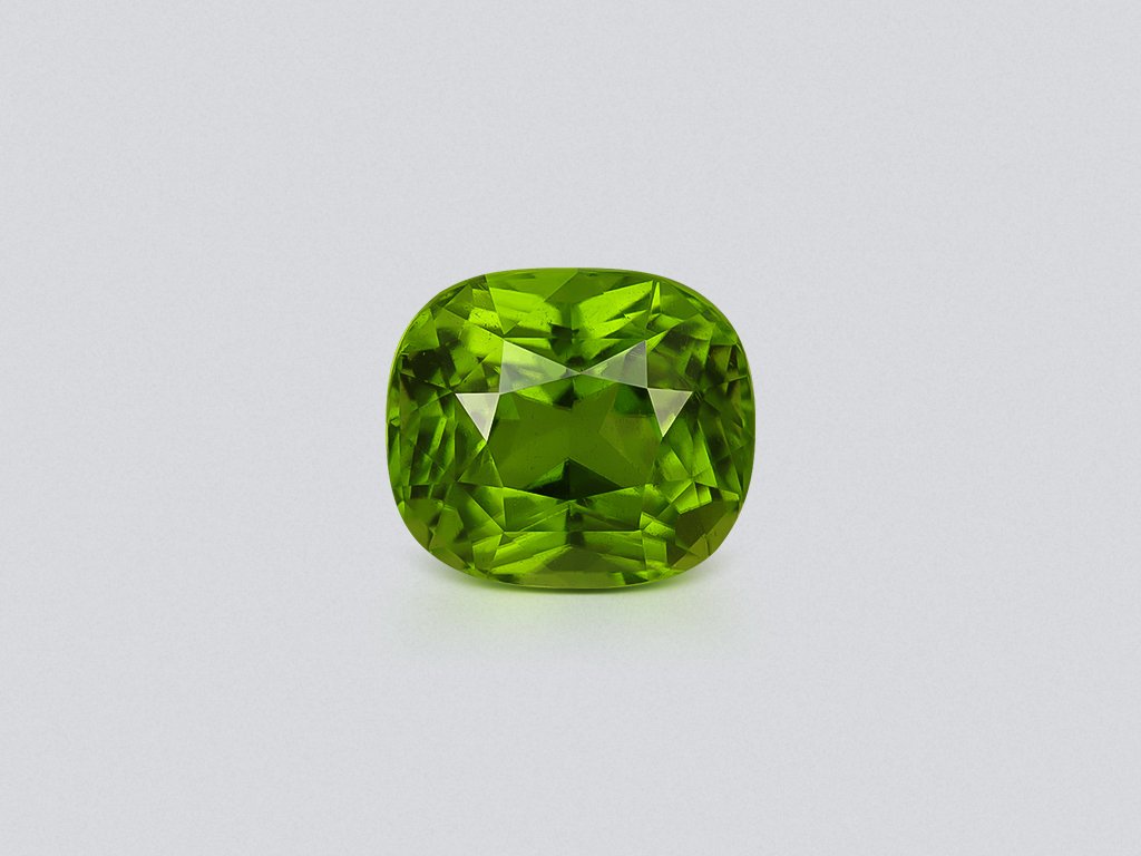 Peridoto verde de talla cojín de 5,50 carats, de Birmania Image №1