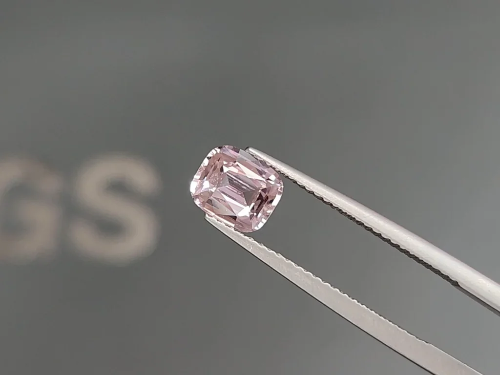 Zartrosa saphir im kissenschliff 1,56 karats, Madagaskar Image №3