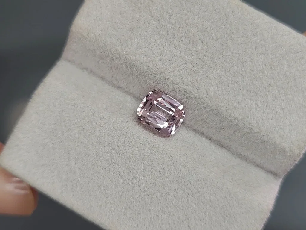 Zartrosa saphir im kissenschliff 1,56 karats, Madagaskar Image №4