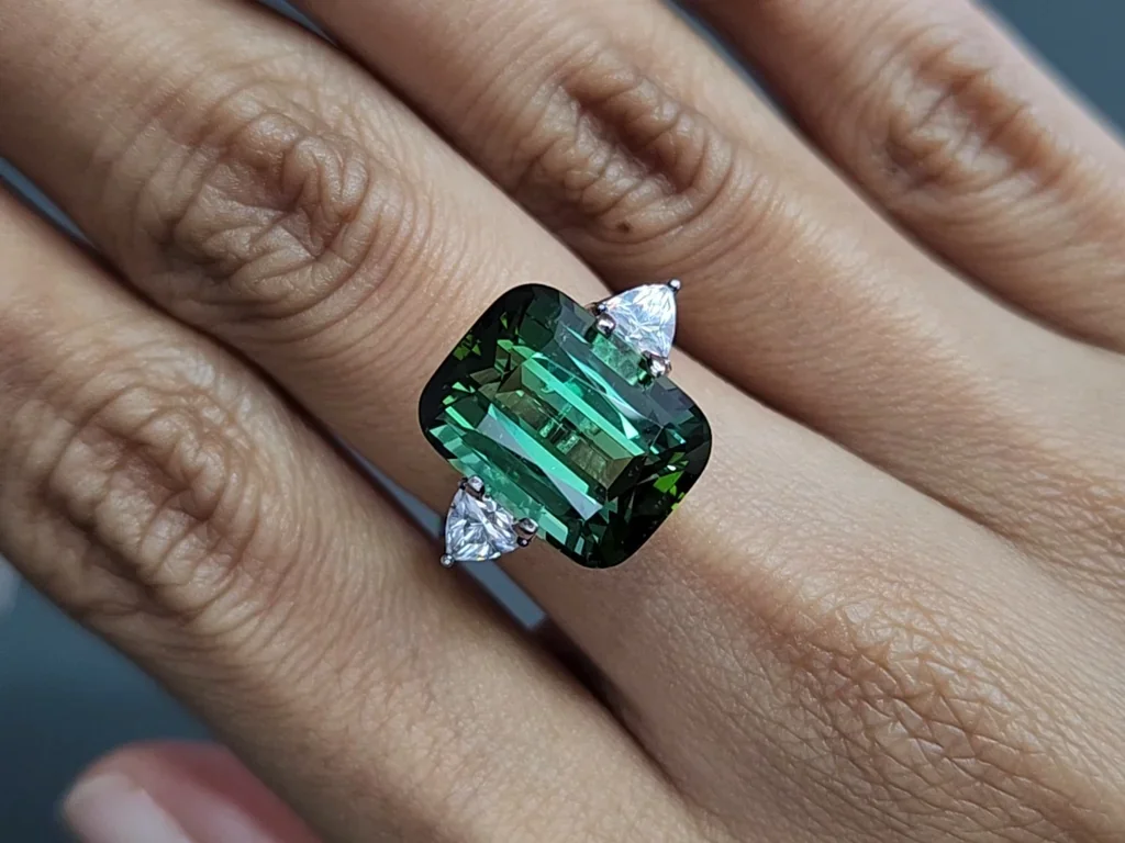 Tourmaline verte taille coussin 10,30 carats, Afrique Image №5