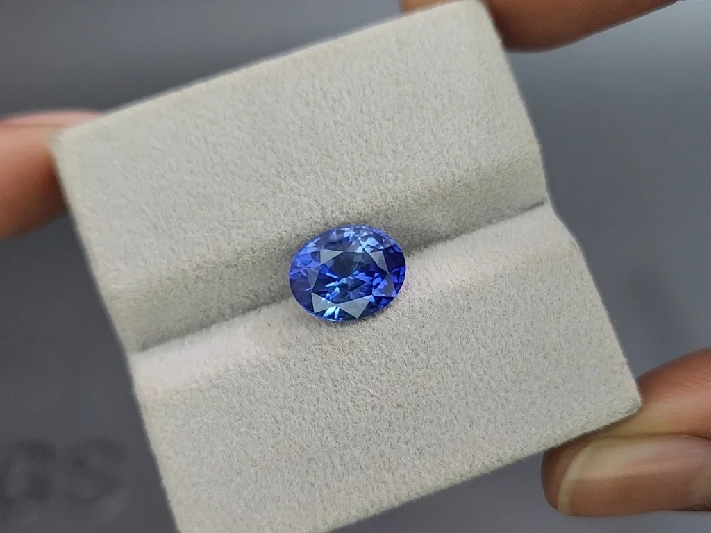 Saphir ovale bleu intense 3,84 carats, Sri Lanka Image №4