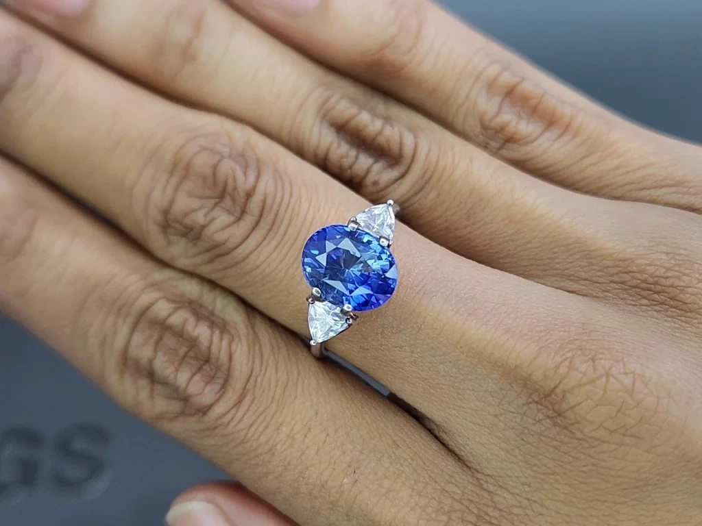 Saphir ovale bleu intense 3,84 carats, Sri Lanka Image №5