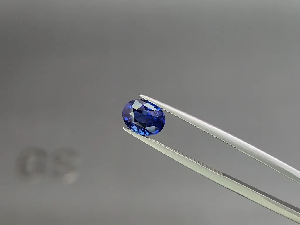 Saphir bleu royal ovale de 2,02 carats, Sri Lanka  Image №3