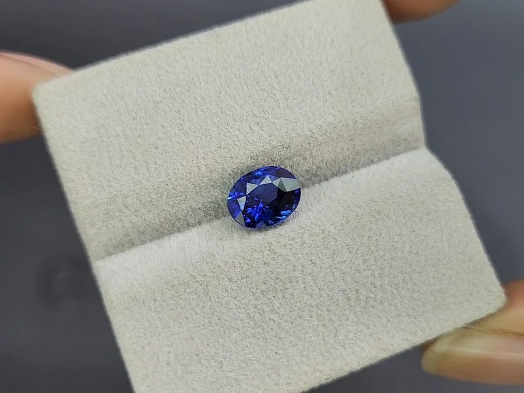 Saphir bleu royal ovale de 2,02 carats, Sri Lanka  Image №4