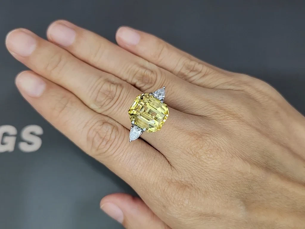 Unheated Golden color sapphire 15.04 carats in octagon cut, Sri Lanka Image №3