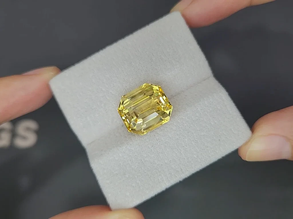 Unheated Golden color sapphire 15.04 carats in octagon cut, Sri Lanka Image №4