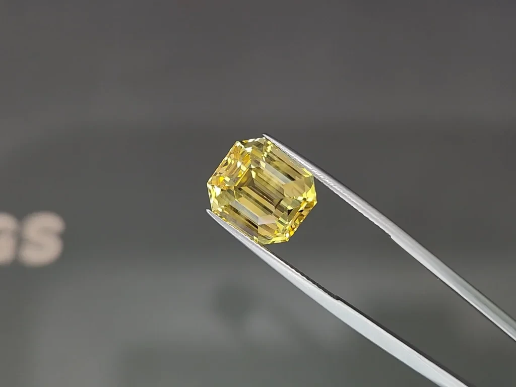 Unheated Golden color sapphire 15.04 carats in octagon cut, Sri Lanka Image №5