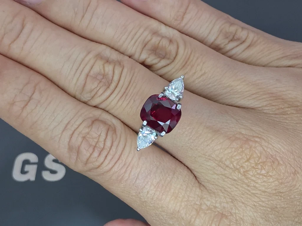 Unheated ruby Pigeon’s blood cushion cut 4.01 carats, Mozambique Image №4