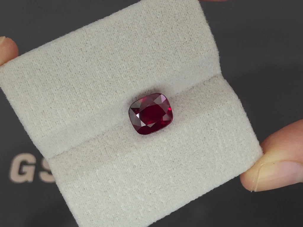 Unheated ruby Pigeon’s blood cushion cut 4.01 carats, Mozambique Image №5