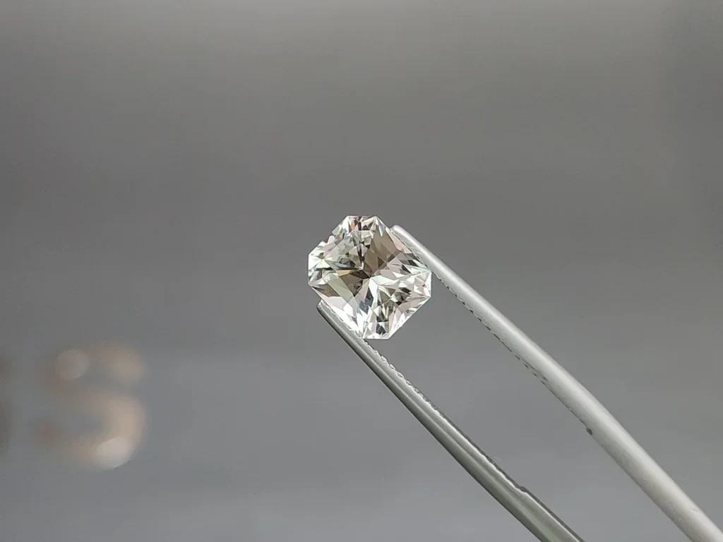 Kunzite light green radiant cut 2.06 carats, Pakistan Image №3
