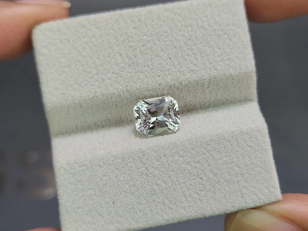 Kunzite light green radiant cut 2.06 carats, Pakistan Image №4