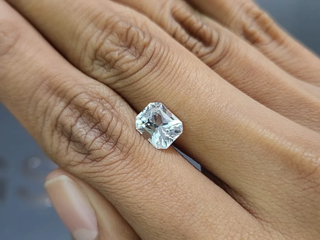 Kunzite light green radiant cut 2.06 carats, Pakistan Image №2