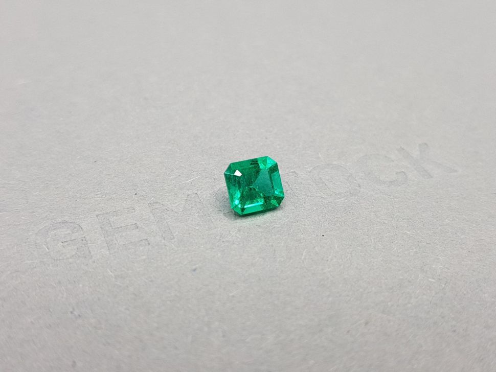 Intense emerald Muzo Green 0.99 ct, Colombia Image №2