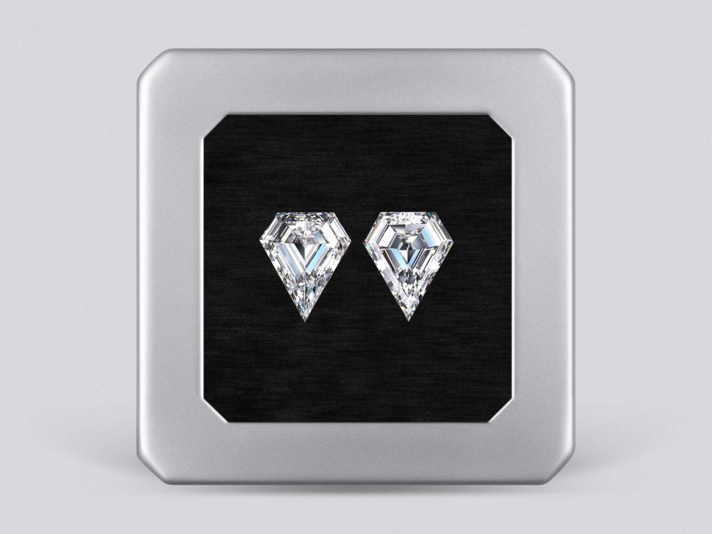 Paar F/VS 1,08 ct Diamanten im Drachenschliff Image №1