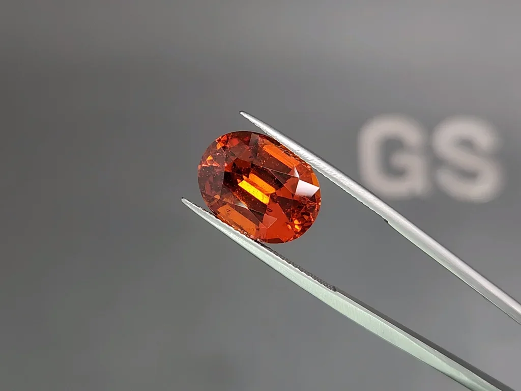 Satter rot-orangefarbener Spessartin im Ovalschliff, 12,88 Karat, Nigeria  Image №3