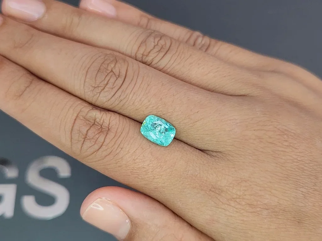 Tourmaline Paraiba taille coussin bleu fluo 2,46 carats, Mozambique  Image №2