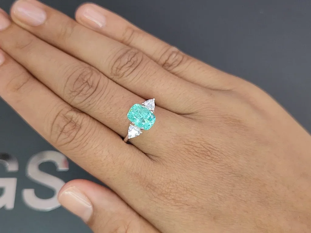 Tourmaline Paraiba taille coussin bleu fluo 2,46 carats, Mozambique  Image №5