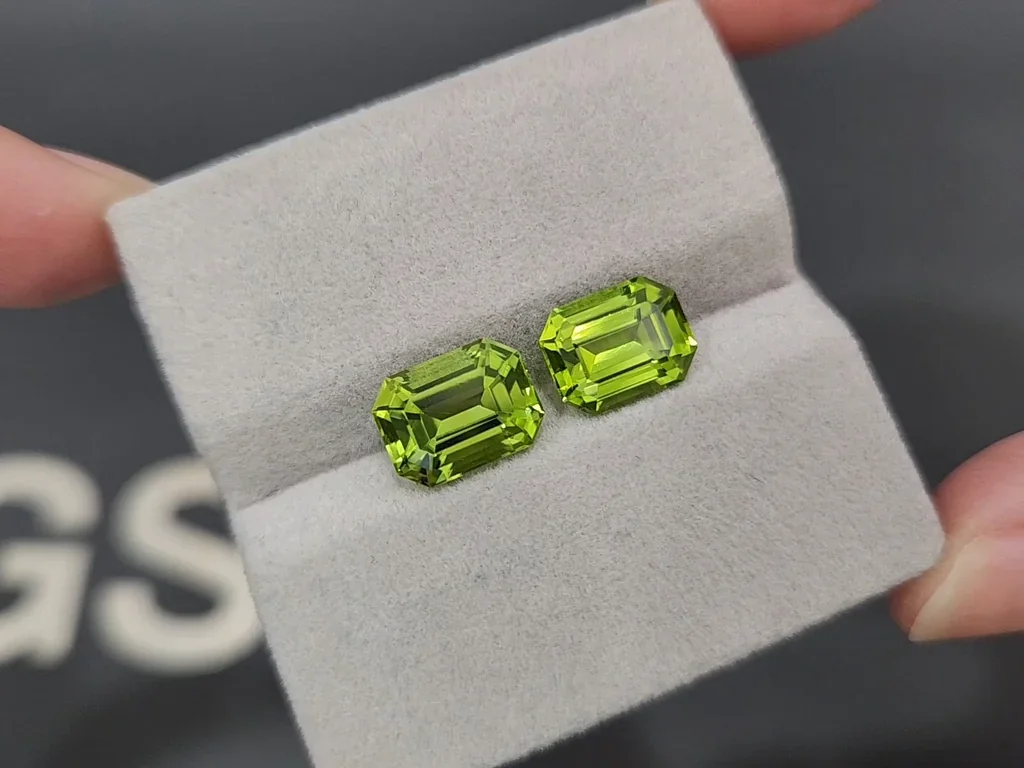 Par de peridotos amarillo-verdes de corte octogonal de 6,24 ct, Pakistán  Image №4