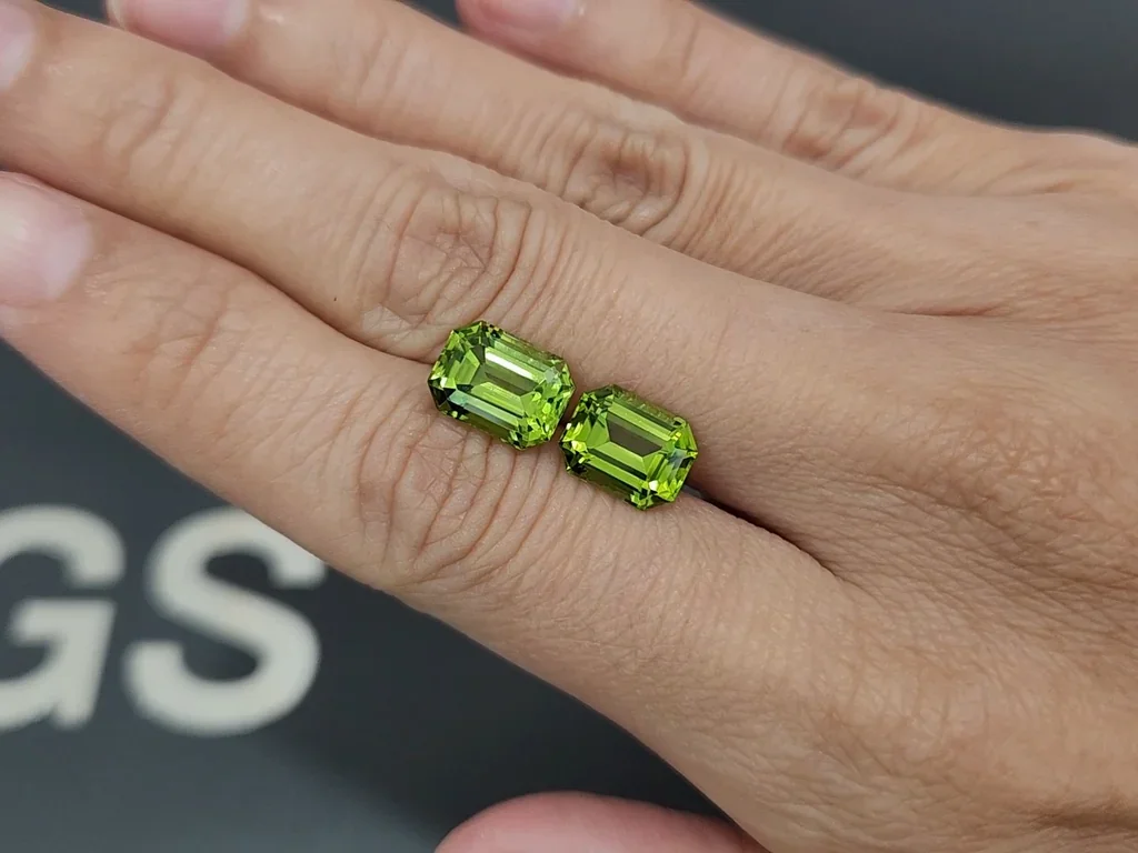 Par de peridotos amarillo-verdes de corte octogonal de 6,24 ct, Pakistán  Image №2