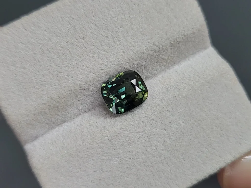 Saphir sarcelle taille coussin non chauffé 2,57 carats, Madagascar Image №4