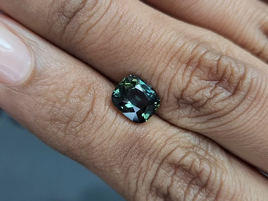 Saphir sarcelle taille coussin non chauffé 2,57 carats, Madagascar Image №2