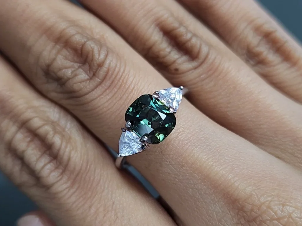 Saphir sarcelle taille coussin non chauffé 2,57 carats, Madagascar Image №5