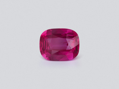 Saphir rose foncé taille coussin non chauffé de 4,11 carats, Mozambique photo