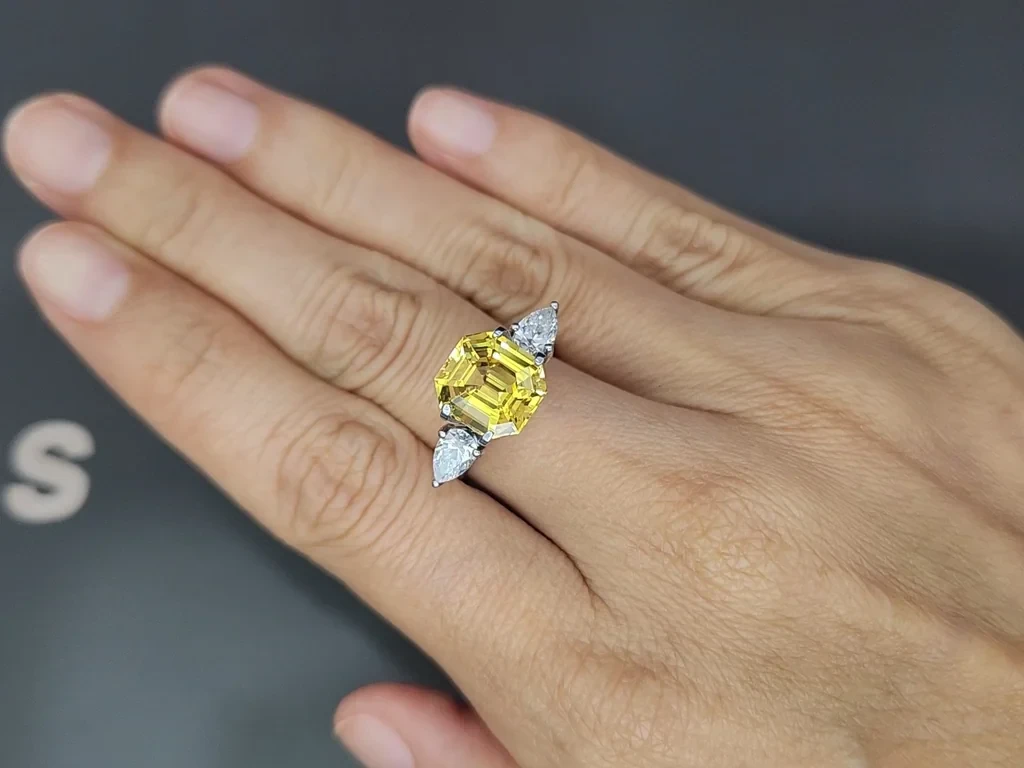 Unbehandelter Saphir Golden Yellow  oktagon-schliff 4,54 karat, Sri Lanka Image №3