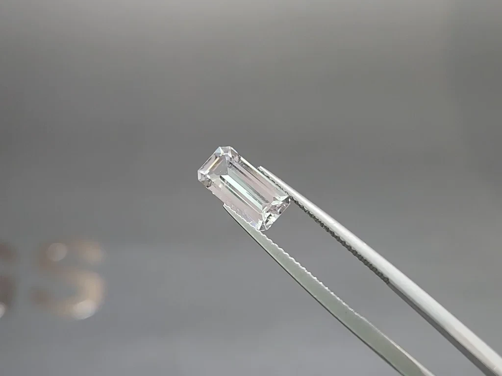 Kunzite octagon cut 1.94 carats, Pakistan Image №3