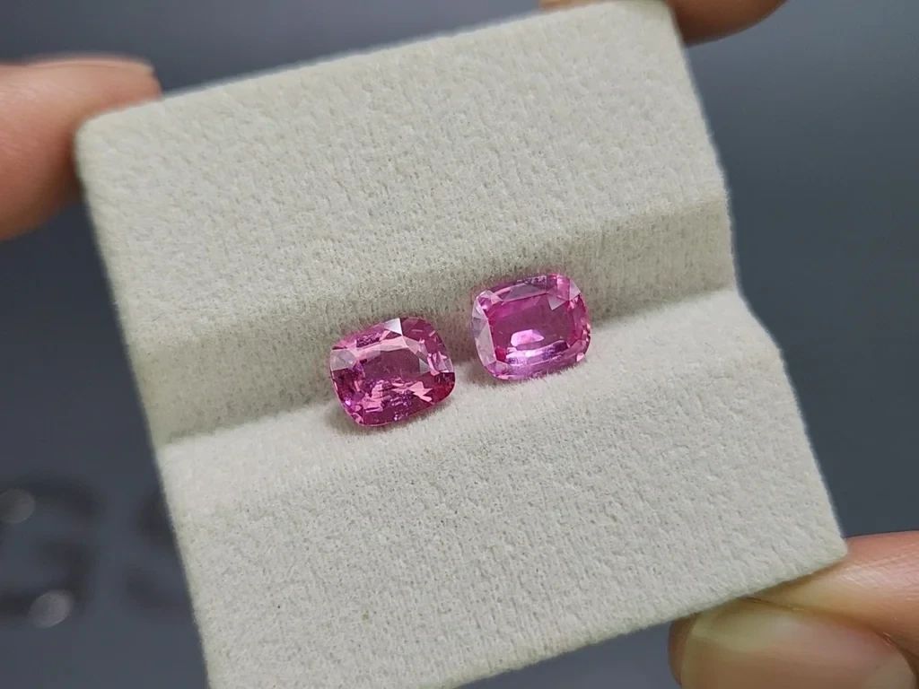 Een paar roze saffieren in kussenslijpvorm, 3,59 karat, Sri Lanka Image №4
