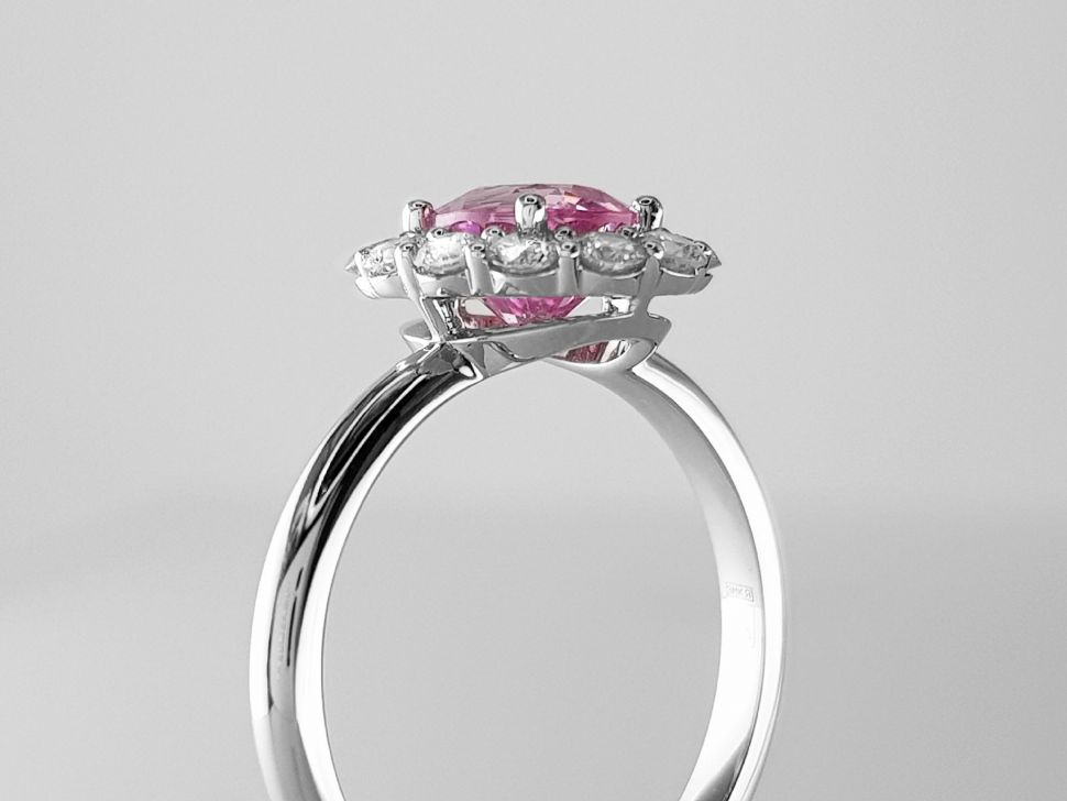Ring with natural pink sapphire 1.35 ct and diamonds in 18K white gold Image №4