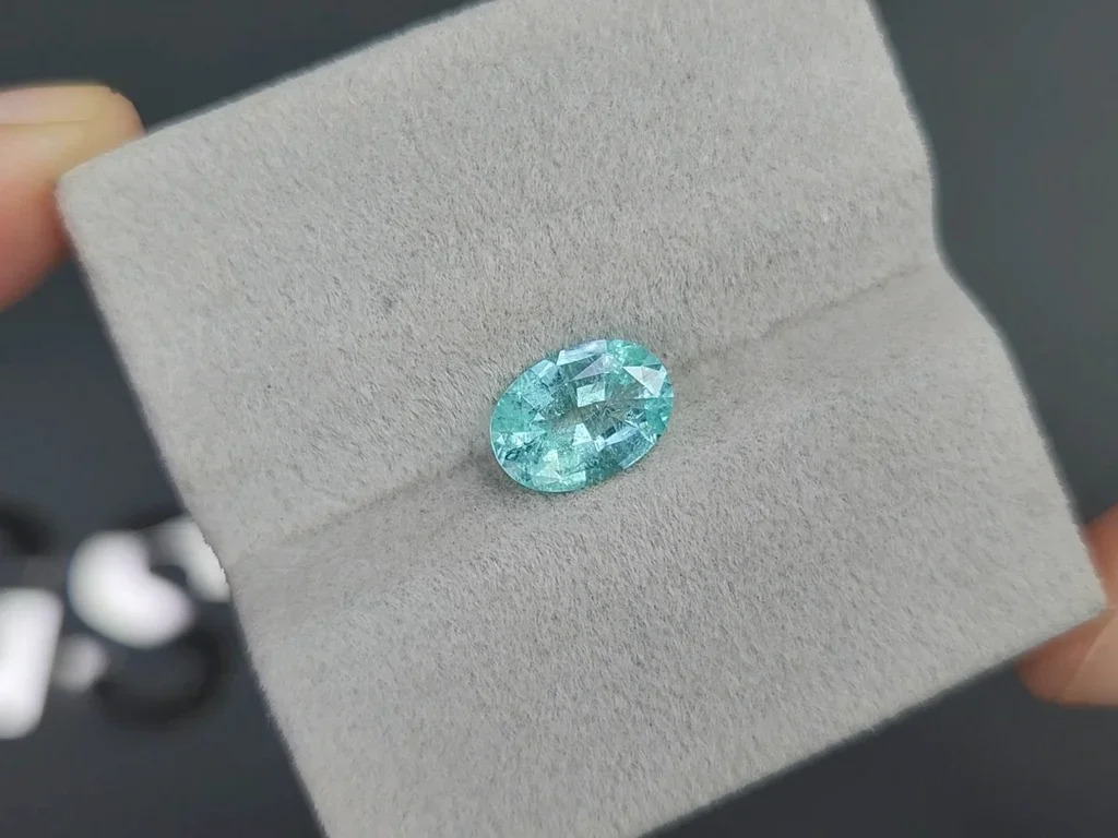 Tourmaline Paraiba bleu fluo, taille ovale, 1,52 carats, Mozambique Image №4