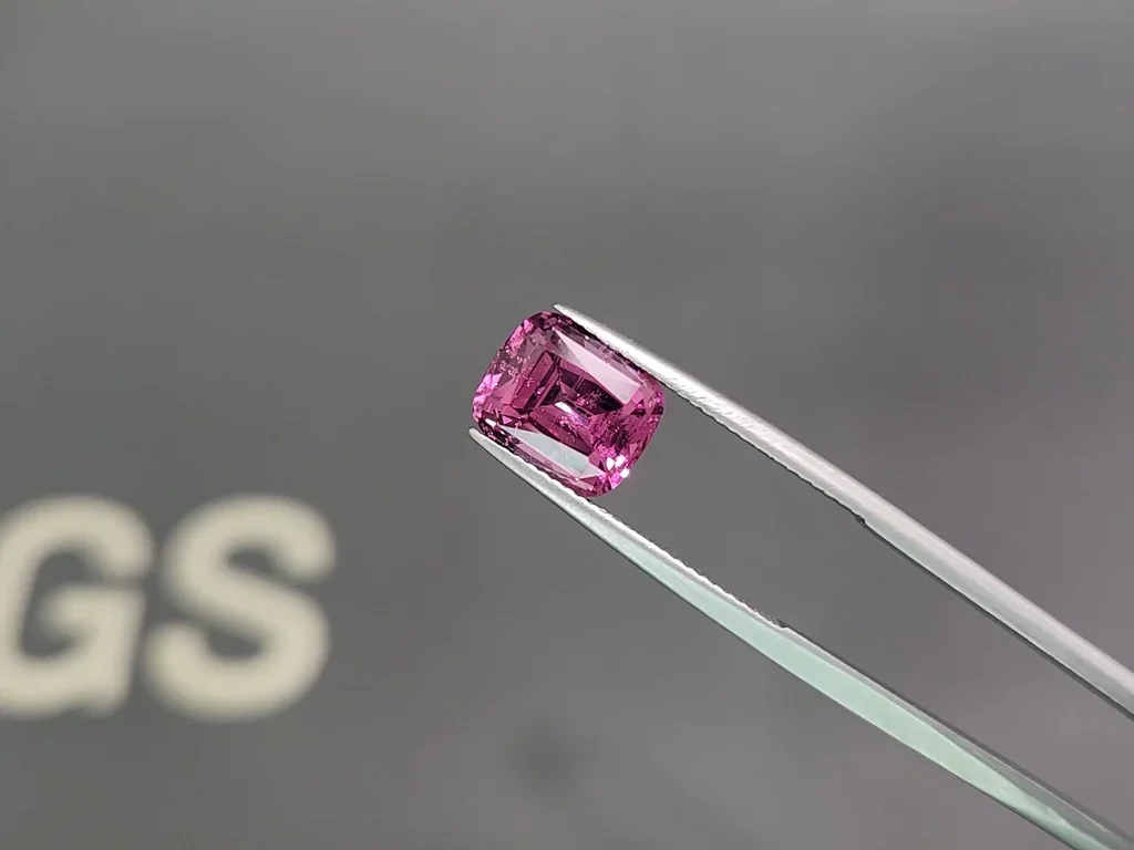 Grenat rhodolite taille coussin 4,84 carats, Tanzanie Image №3