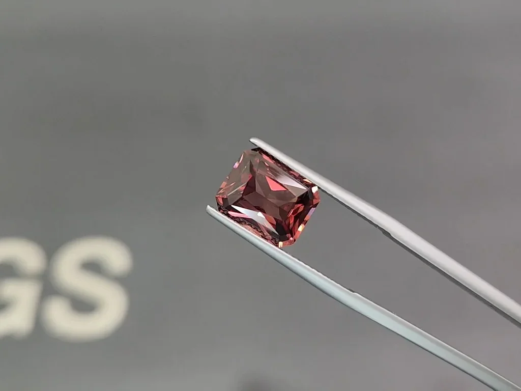 Brauner zirkon im oktagonschliff 7,04 carats, Tansania Image №3