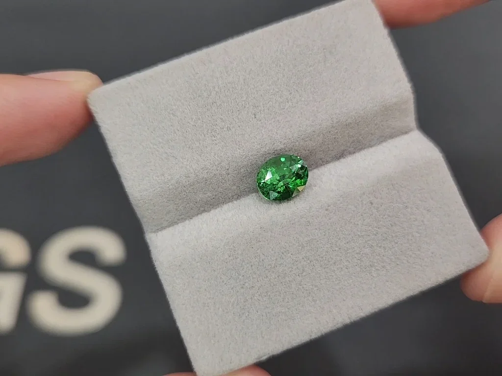 Tsavorita verde talla ovalada de 1,50 carats, Tanzania  Image №4