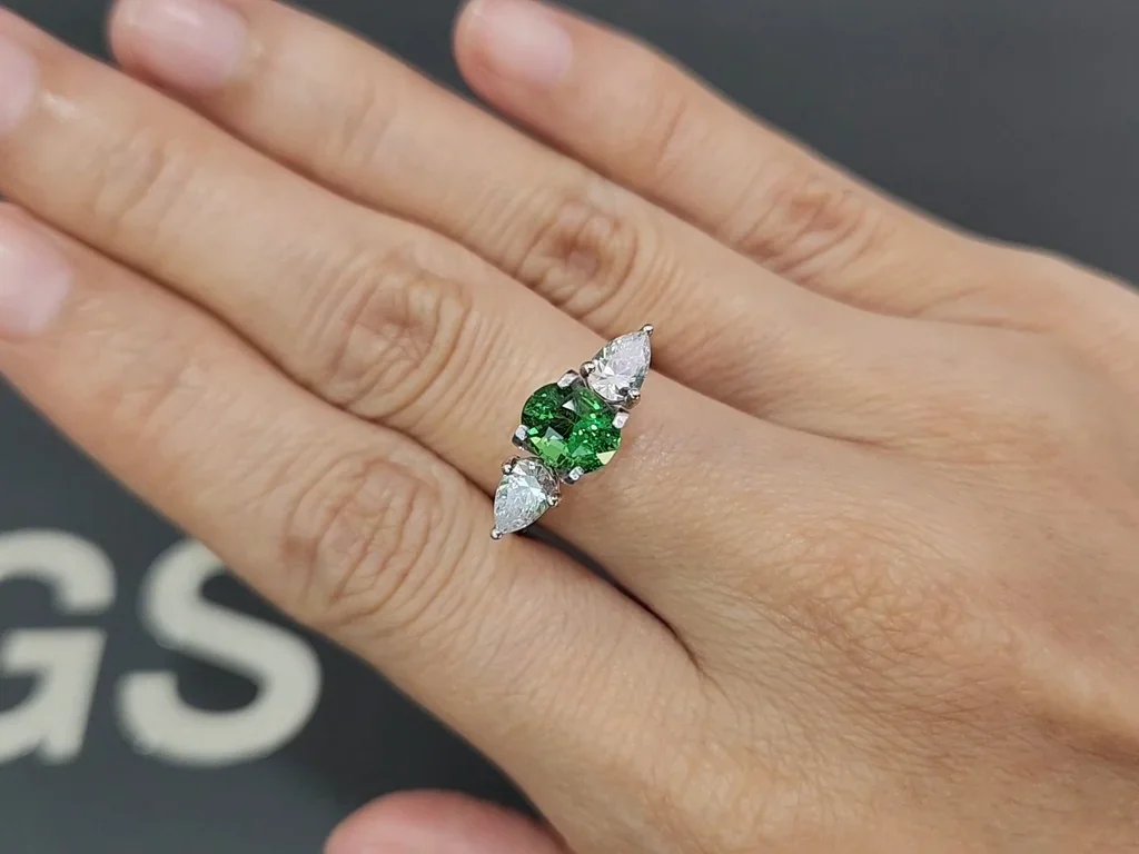 Tsavorita verde talla ovalada de 1,50 carats, Tanzania  Image №5