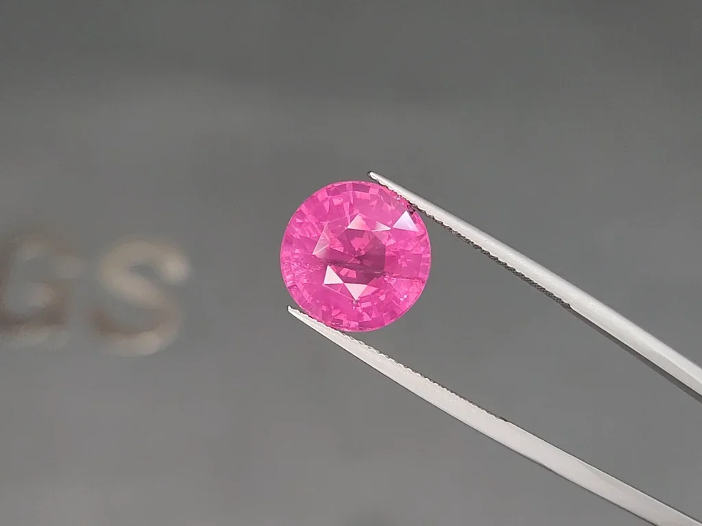 Espinela Mahenge con efecto seda rutilado talla redonda 10,57 carats, Tanzania Image №3