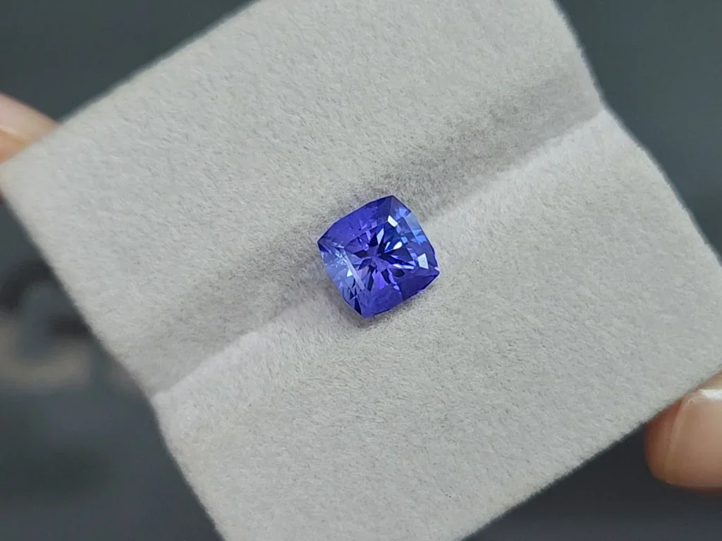 Tanzanite cushion cut 2.81 carats, Tanzania Image №4