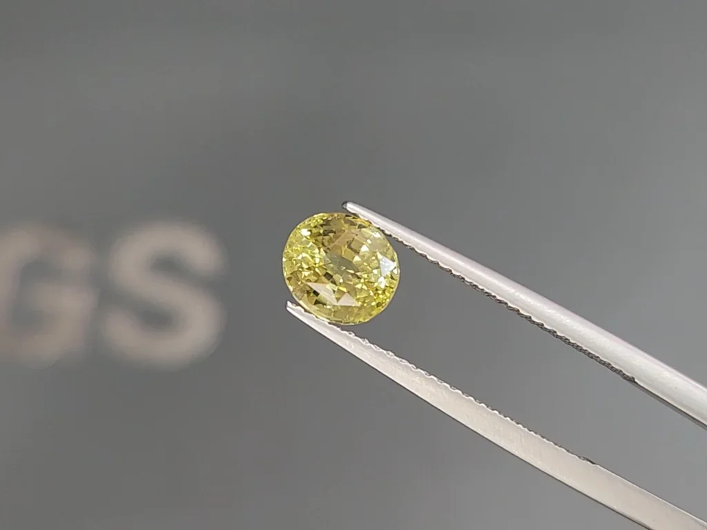 Yellow chrysoberyl oval cut 2.01 carats, Madagascar Image №3
