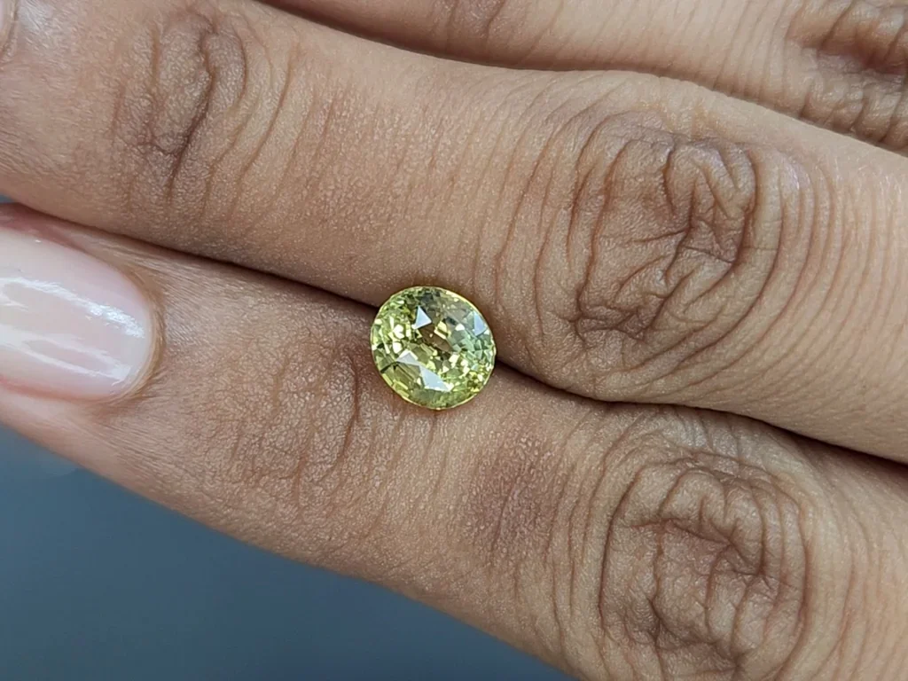 Yellow chrysoberyl oval cut 2.01 carats, Madagascar Image №2