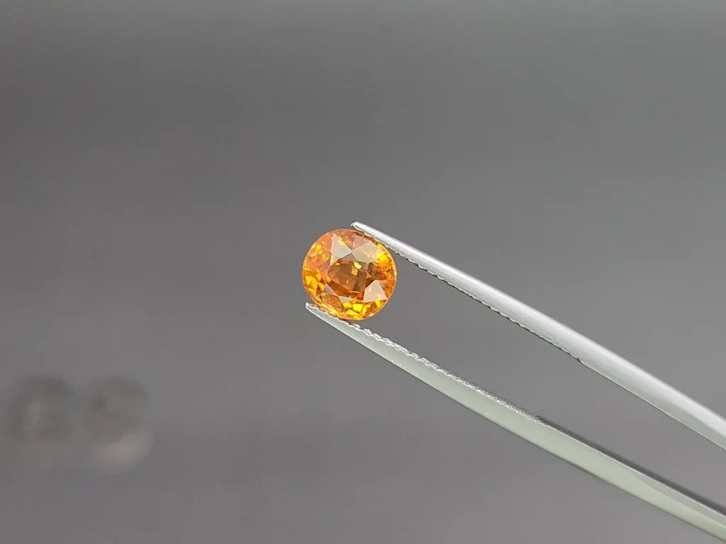 Spessartin granat Fanta Color kissenförmig geschliffener 2,26 karat  aus Afrika Image №3