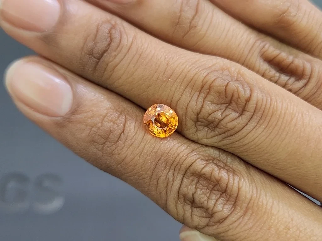 Spessartin granat Fanta Color kissenförmig geschliffener 2,26 karat  aus Afrika Image №2