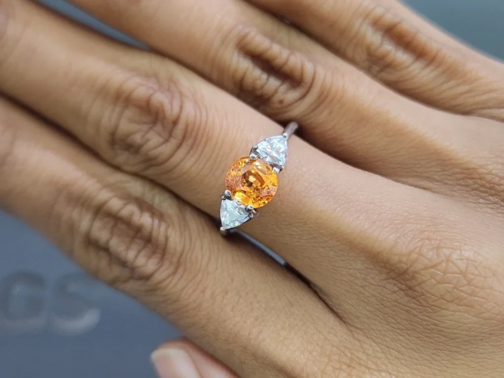 Spessartin granat Fanta Color kissenförmig geschliffener 2,26 karat  aus Afrika Image №5