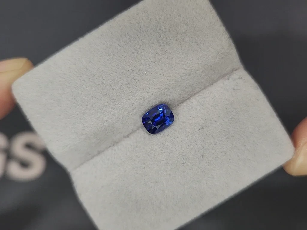 Sapphire Royal Blue cushion cut 1.04 carats, Sri Lanka  Image №4