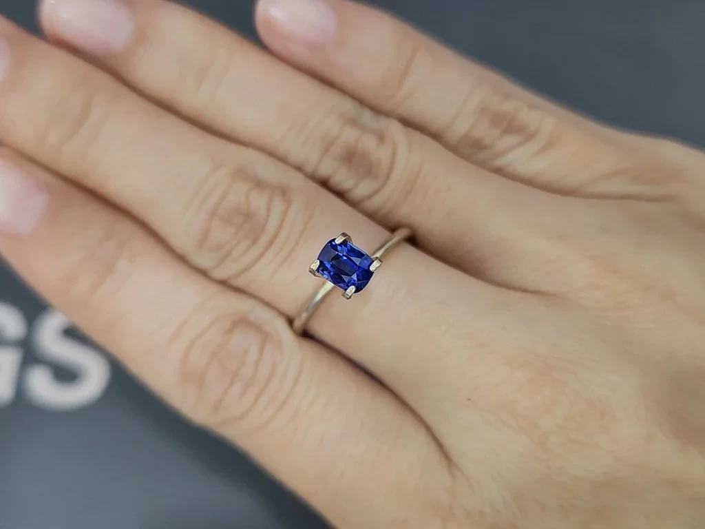 Sapphire Royal Blue cushion cut 1.04 carats, Sri Lanka  Image №5