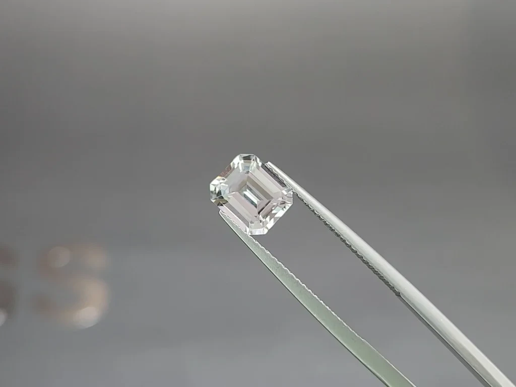 Kunzite octagon cut 1.90 carats, Pakistan Image №3