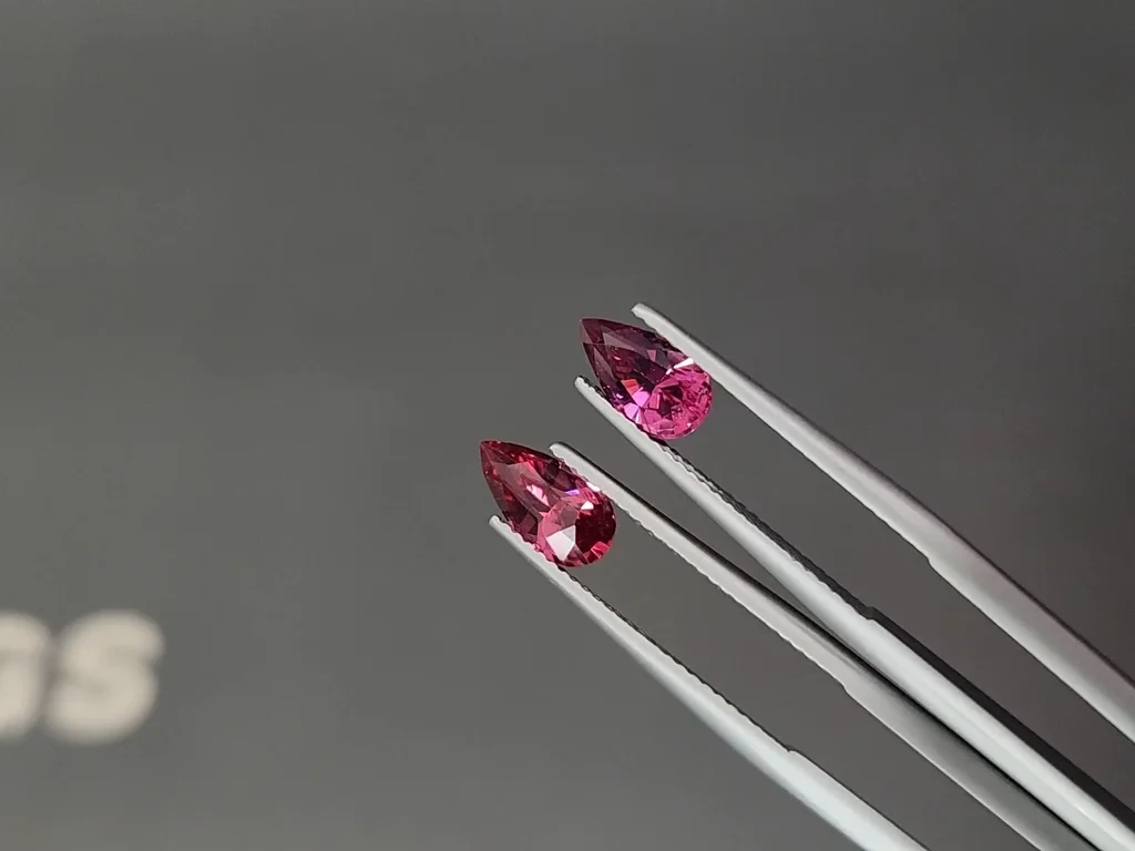 Paar rot-rosa spinell Mahenge im birnenschliff 2,28 karat, Tansania Image №3