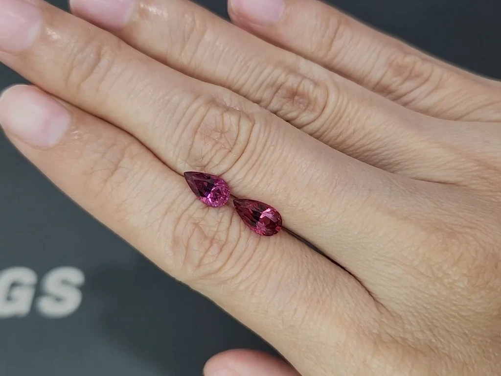 Paar rot-rosa spinell Mahenge im birnenschliff 2,28 karat, Tansania Image №2