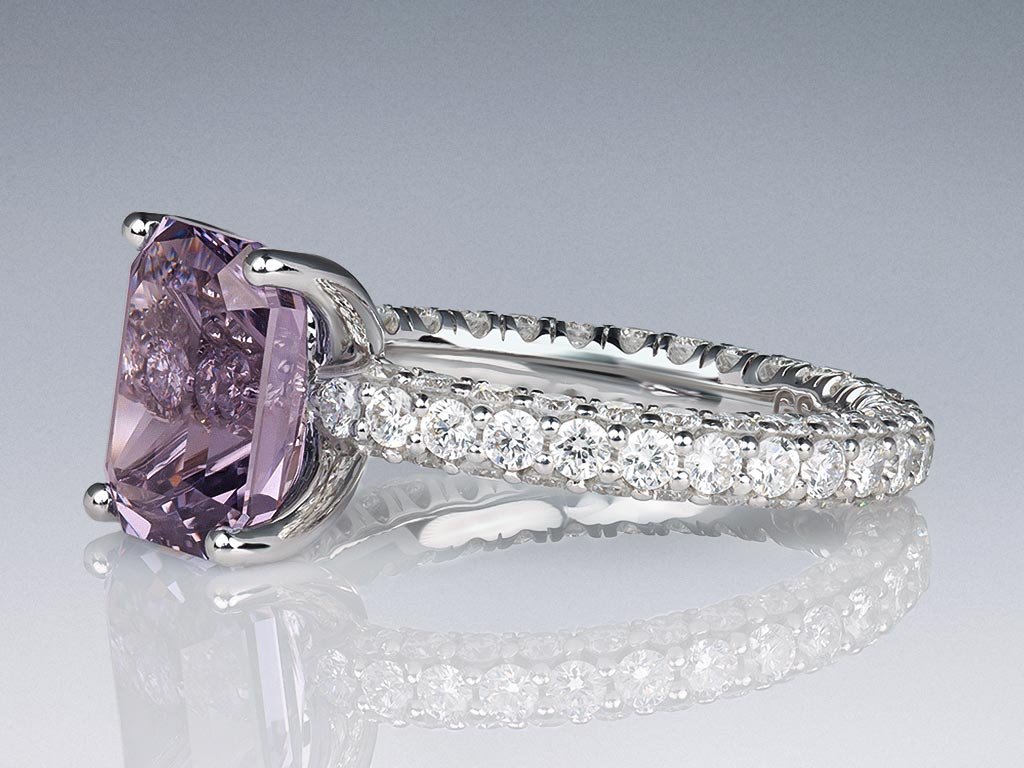 Ring with 4.13 ct lavender spinel and diamonds in 18K white gold Image №3